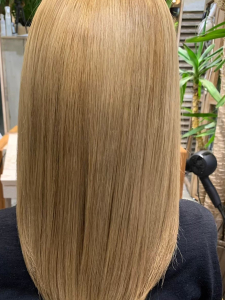 スタッフ「 toohair」が担当したヘアスタイル「パールグレージュ×ベージュカラー」